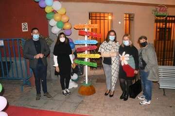 La alcaldesa de Telde alaba el ambiente mágico de la Casa de la Navidad/Francisco Javier Santana y TA.